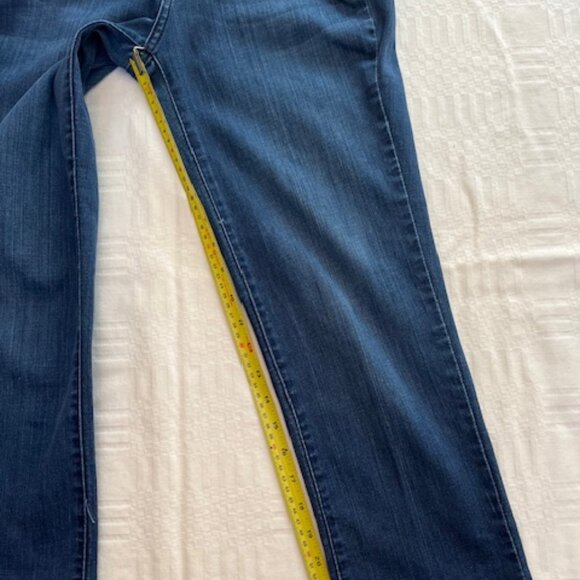 LEE | Curvy Fit Size 4 Petite Stretch - Picture 6 of 12